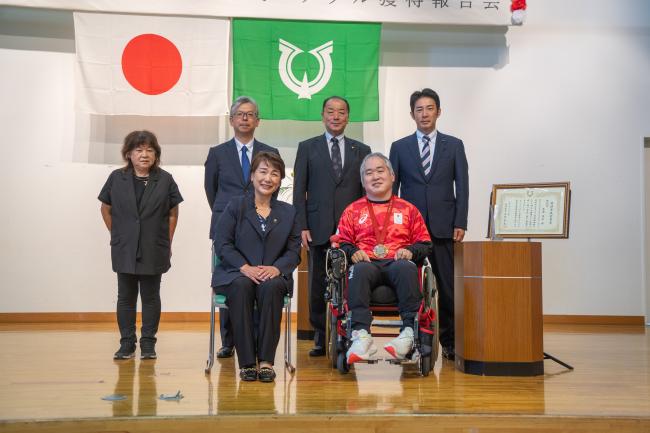 贈呈式・報告会記念写真