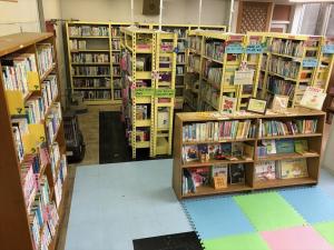書架コーナー