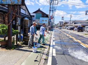 打ち水の様子