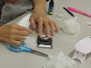 レジン制作の様子