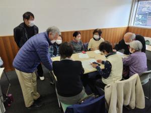 LINEの使い方を学習するグループ1
