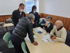LINEの使い方を学習するグループ2