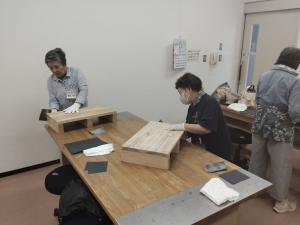 真剣に作業をしている様子