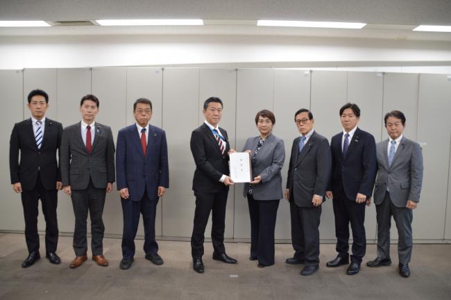 要望書手交写真