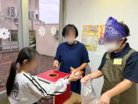 お菓子つかみ取り