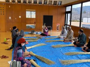 講師による正月飾りの作り方の解説