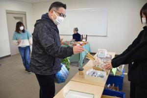スタンプラリーゴール景品のくじ引きの様子