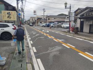 打ち水の様子1