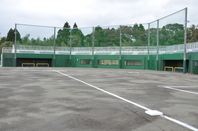小糸スポーツ広場野球場メインスタンドの画像です。