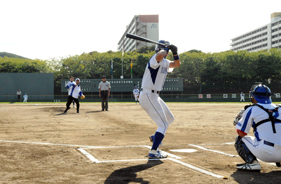 鈴木洋邦市長も始球式に参加したよ