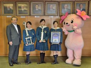 翔凜高校チアダンス部の生徒さんたちが鈴木洋邦市長を訪ねて来てくれました！