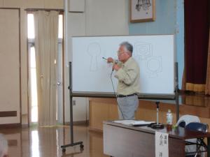 講師の小澤　洋 氏が講義している写真