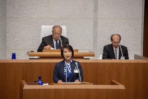 平成31年度の施政方針をのべる石井市長