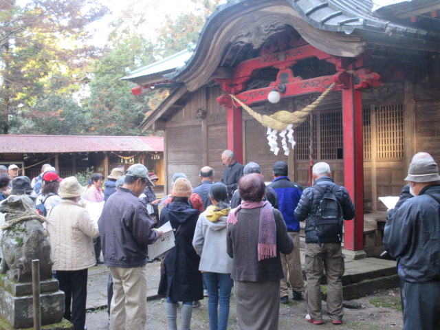 白山神社境内での説明の様子