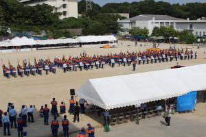 大会出場者が一堂に会した開会式